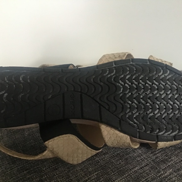 Sandals - Picture 3 of 9